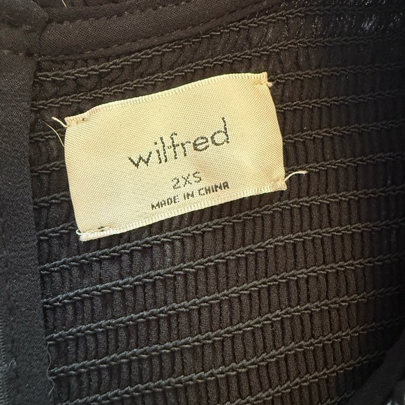 Like New Aritzia Wilfred Tempest Floral Blouse Size XXS - Picture 4 of 4